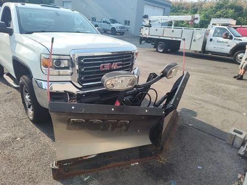 Used 2015 GMC Sierra 2500 4x4 Regular Cab w/ Sierra Convenience Package image 8