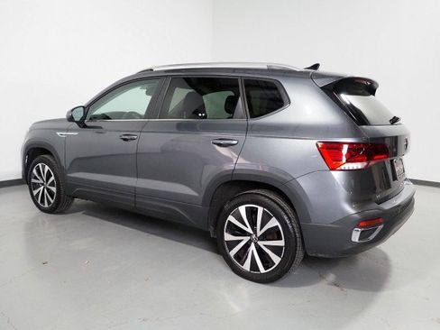 Used 2024 Volkswagen Taos SE image 7