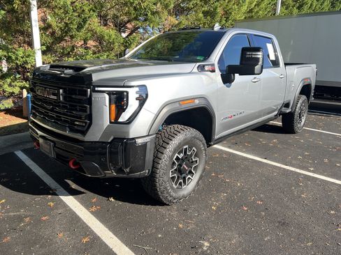 Used 2025 GMC Sierra 2500 AT4X image 5