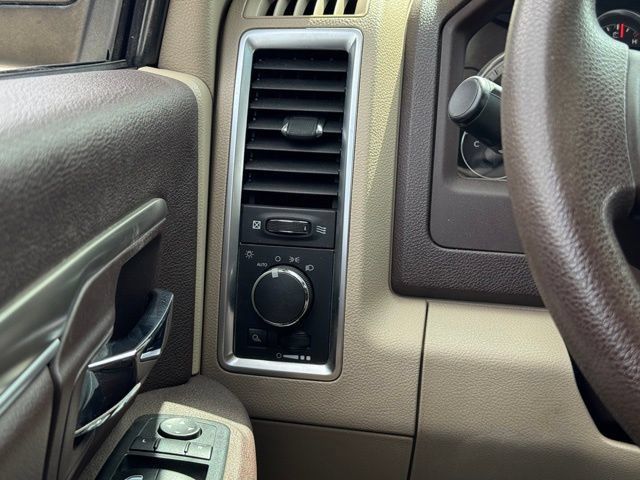 Used 2013 RAM 1500 Classic SLT w/ Premium Display Pkg AWD/4WD image 32