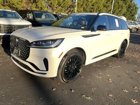 Used 2025 Lincoln Aviator Reserve w/ Equipment Group 201A image 5