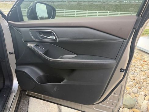 Used 2021 Nissan Rogue Platinum image 15