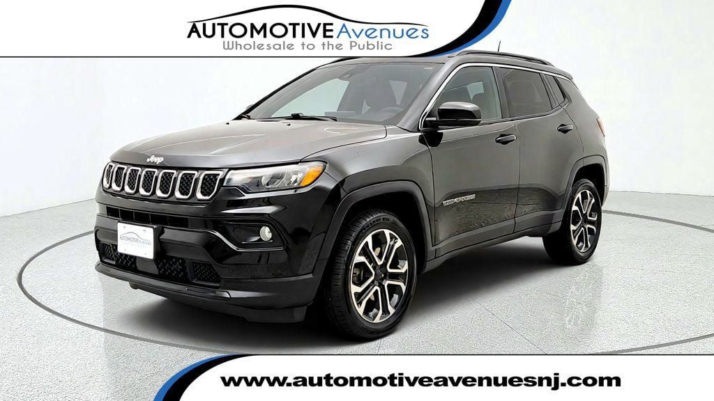 Used 2023 Jeep Compass Limited AWD/4WD image 1