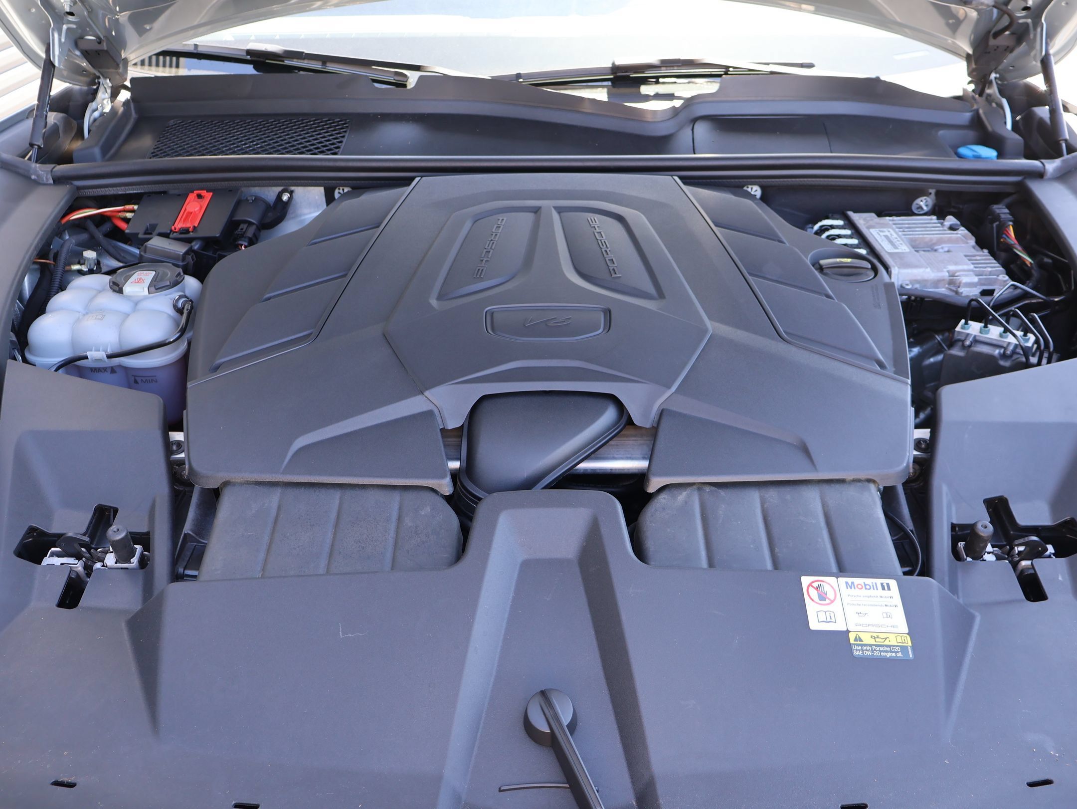 Used 2024 Porsche Cayenne AWD/4WD image 34