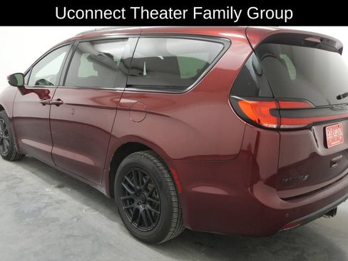 Used 2021 Chrysler Pacifica Touring-L w/ Uconnect Theater Family Group AWD/4WD image 6