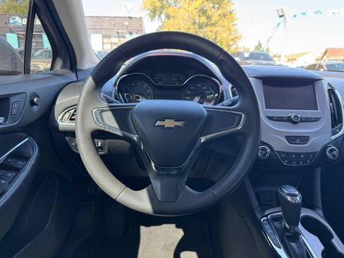 Used 2017 Chevrolet Cruze LS FWD image 14