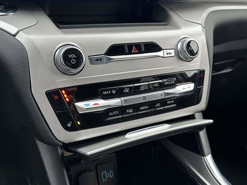 Used 2023 Ford Explorer XLT w/ Equipment Group 202A image 20