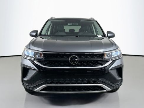 Certified 2022 Volkswagen Taos SE image 2