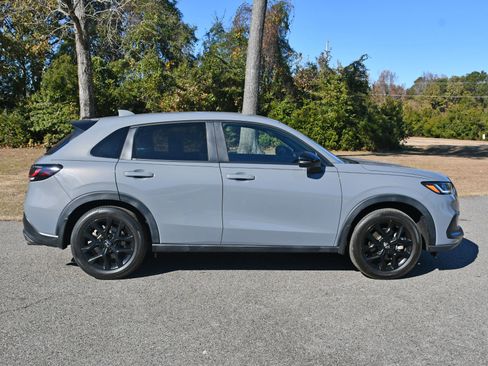 Used 2023 Honda HR-V Sport image 5
