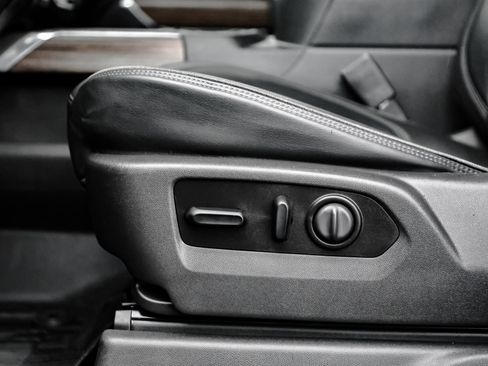 Used 2019 Chevrolet Silverado 1500 High Country w/ Technology Package image 18