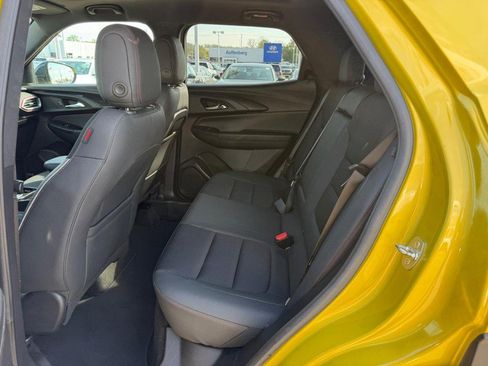 Used 2023 Chevrolet TrailBlazer RS w/ Sun and Liftgate Package FWD image 9