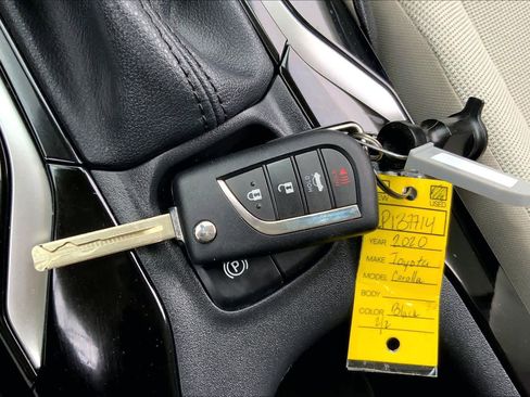 Used 2020 Toyota Corolla LE image 15