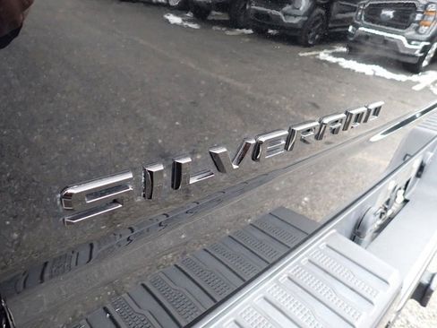 Used 2021 Chevrolet Silverado 1500 LT Trail Boss w/ Convenience Package II image 6