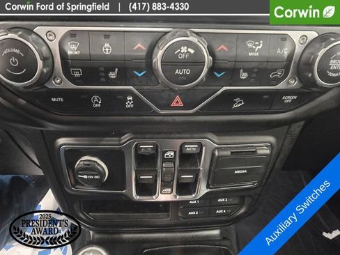Used 2019 Jeep Wrangler Unlimited Sahara w/ LED Lighting Group AWD/4WD image 24