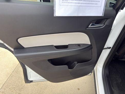 Used 2017 GMC Terrain SLT image 14