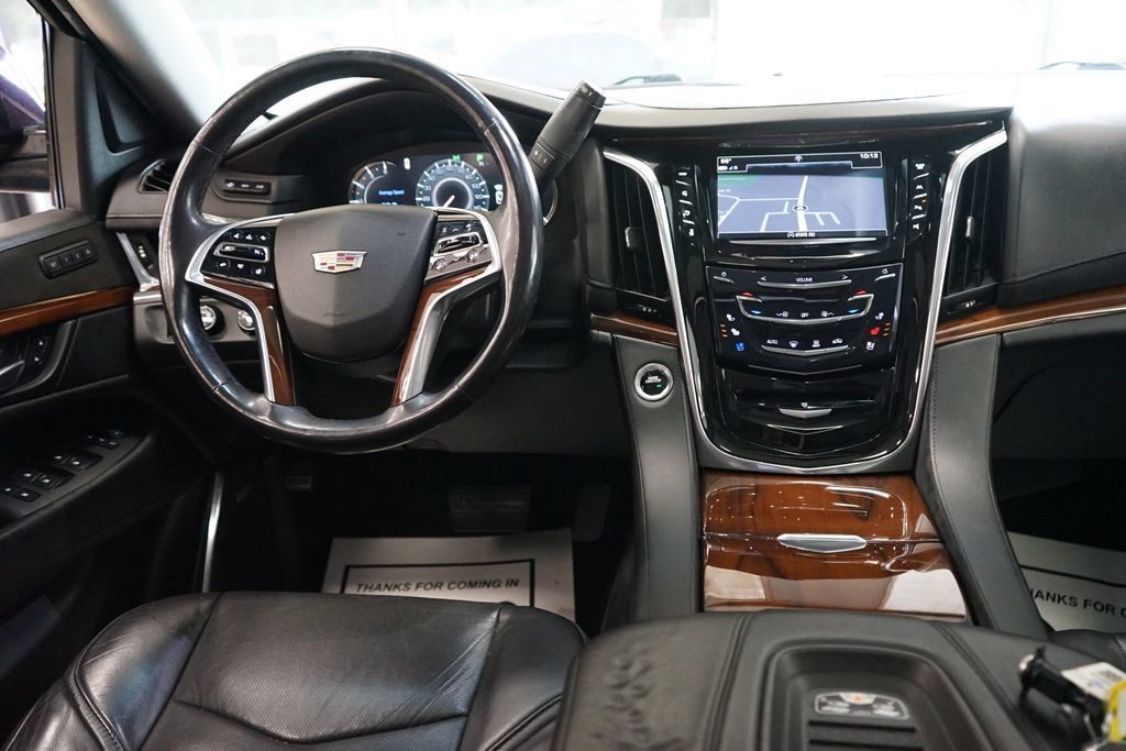 Used 2018 Cadillac Escalade Luxury AWD/4WD image 14