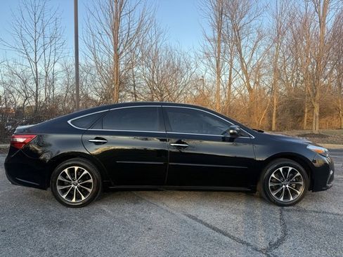 Used 2018 Toyota Avalon XLE Premium w/ All Weather Liner Package image 2