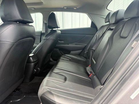 Used 2025 Hyundai Elantra Limited FWD image 5