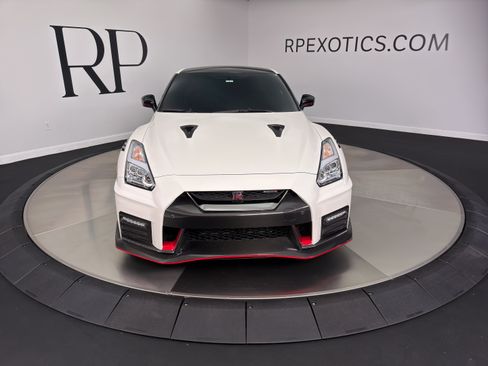 Used 2021 Nissan GT-R NISMO AWD/4WD image 5