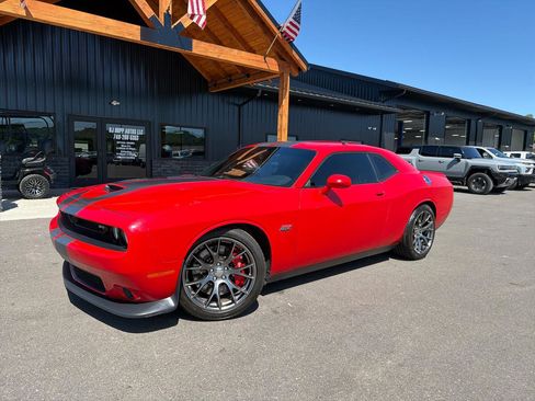 Used 2016 Dodge Challenger SRT w/ Technology Group RWD image 1