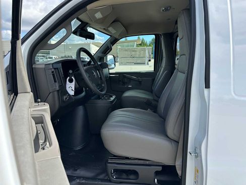 New 2025 GMC Savana 3500 Extended w/ Driver Convenience Package image 25