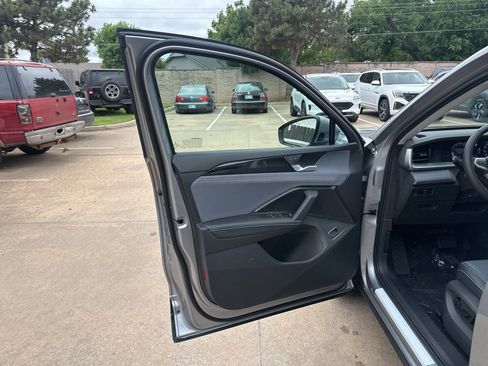 New 2026 Volkswagen Tiguan SE AWD/4WD image 11