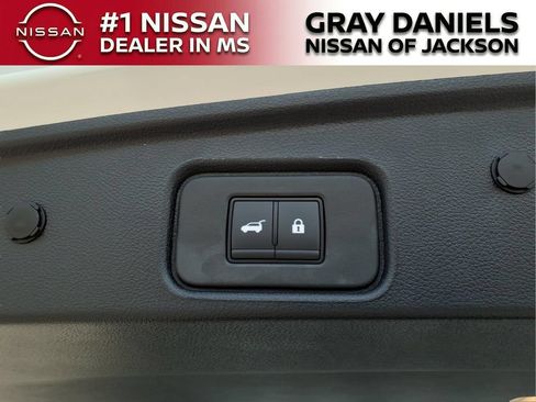 New 2026 Nissan Pathfinder SL FWD image 9