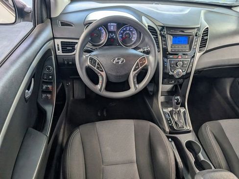 Used 2017 Hyundai Elantra GT image 8