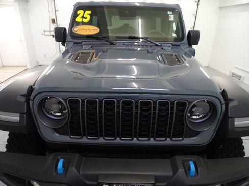 Certified 2025 Jeep Wrangler Unlimited Rubicon 4xe w/ Convenience Group AWD/4WD image 24