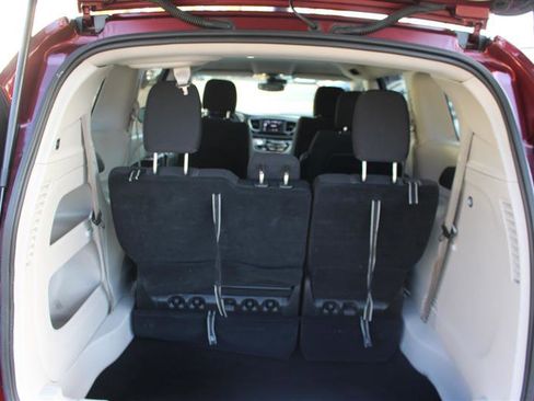 Used 2023 Chrysler Voyager LX image 22
