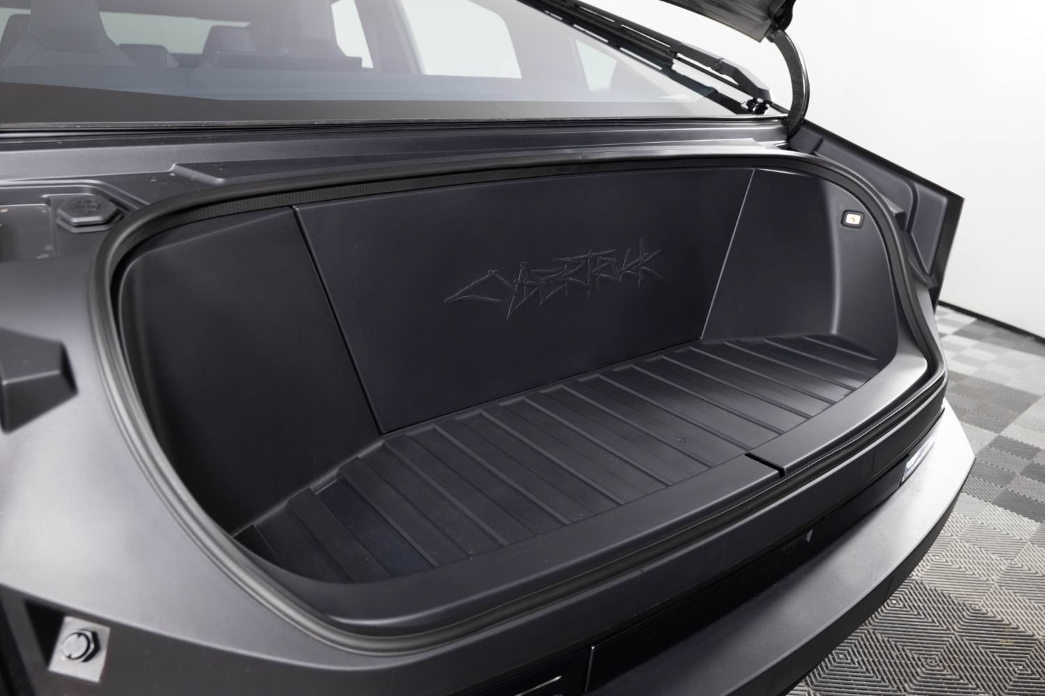 Used 2026 Tesla Cybertruck AWD Crew Cab image 39