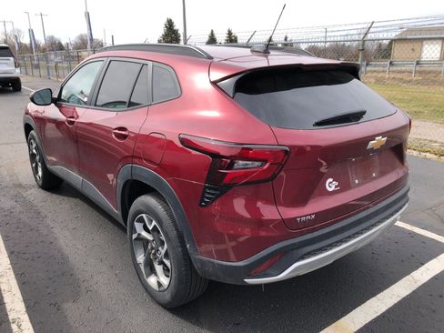 Used 2025 Chevrolet Trax LT w/ Driver Confidence Package image 5