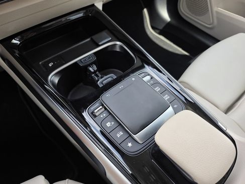 Used 2021 Mercedes-Benz GLB 250 image 25