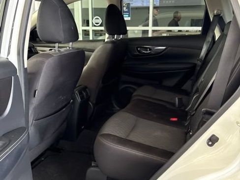 Certified 2020 Nissan Rogue SV FWD image 6