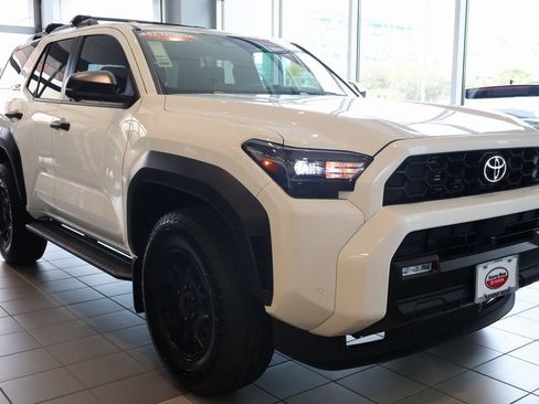 Used 2026 Toyota 4Runner TRD Off-Road Premium AWD/4WD image 2