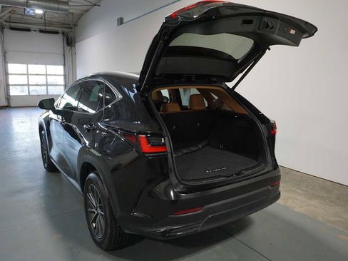 Used 2025 Lexus NX 250 FWD image 4