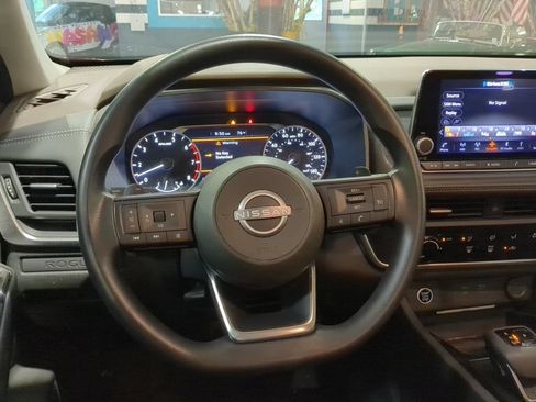 Used 2023 Nissan Rogue S AWD/4WD image 2