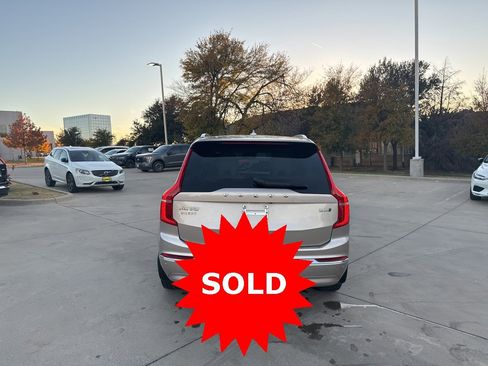 Certified 2023 Volvo XC90 B6 Ultimate w/ Lounge Package image 6