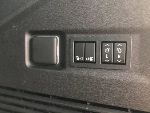 Used 2021 Chevrolet Tahoe RST w/ Luxury Package image 18