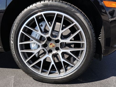 Used 2020 Porsche Macan Turbo AWD/4WD image 12