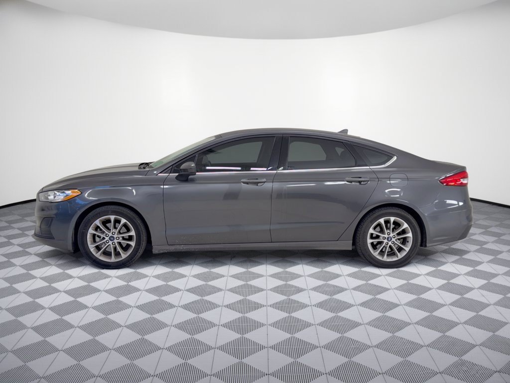 Used 2019 Ford Fusion SE FWD image 2