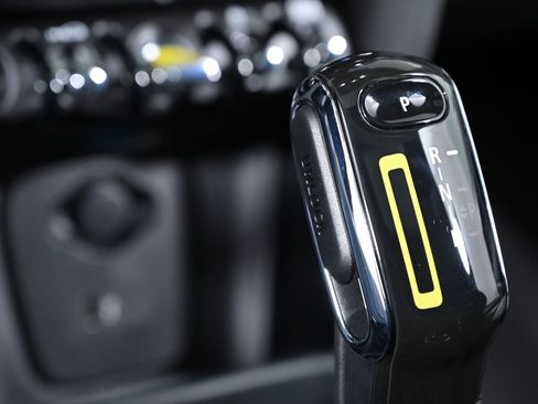 Certified 2024 MINI Cooper SE image 19