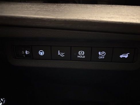 Used 2023 Nissan Ariya AWD image 14