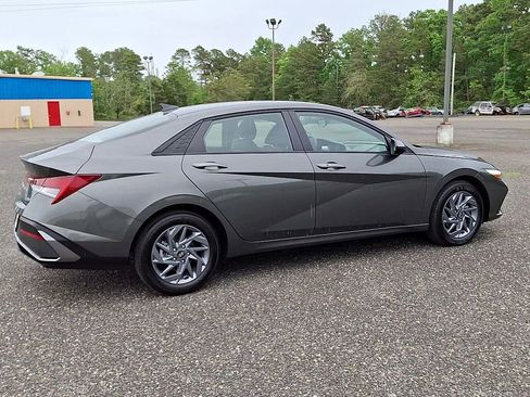 Used 2025 Hyundai Elantra Hybrid FWD image 8