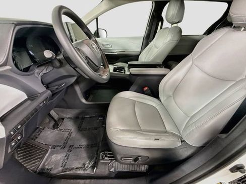 Certified 2026 Toyota Sienna LE FWD image 21