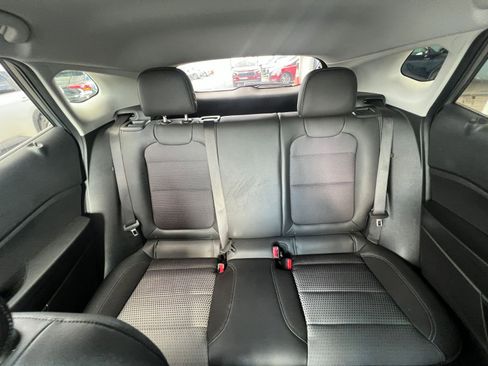Used 2025 Chevrolet Trax LT FWD image 38