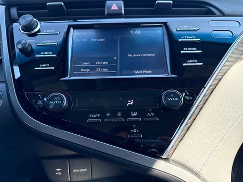 Used 2018 Toyota Camry L image 28