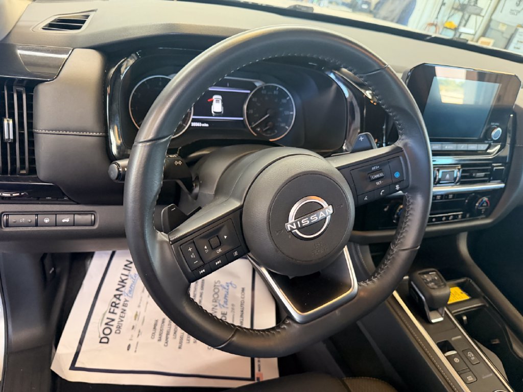 Used 2025 Nissan Pathfinder SV AWD/4WD image 12