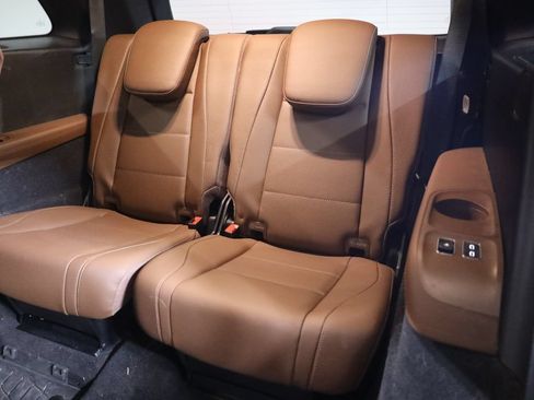 Used 2024 Mercedes-Benz GLS 450 4MATIC image 43