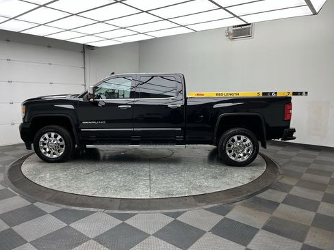Used 2019 GMC Sierra 2500 Denali image 8